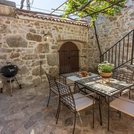 Stara Kuca - Old Stone House Vilă