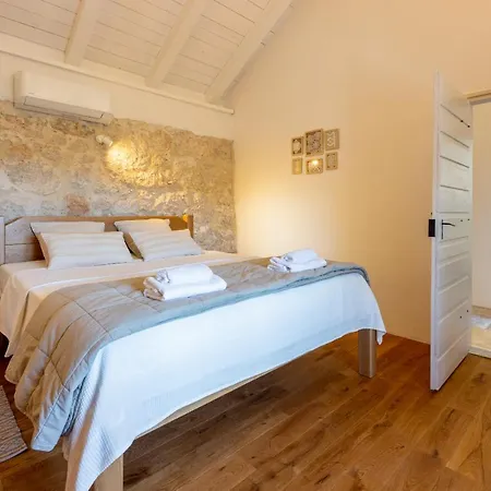 Stara Kuca - Old Stone House * Grižane