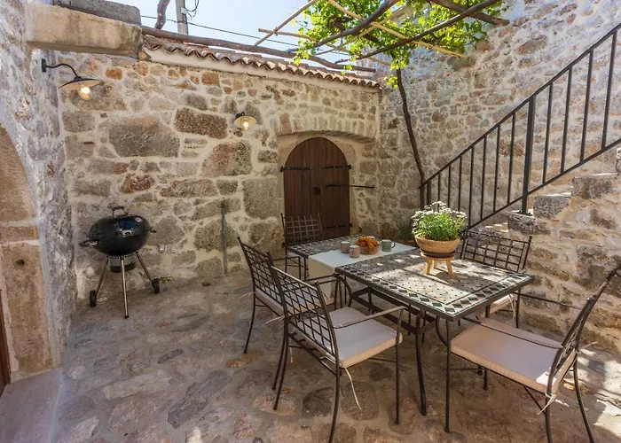 Stara Kuca - Old Stone House Vilă
